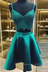 V Neck 2 Pieces Short Green Lace Semi Formal Prom Dresses, Two Pieces Short Green Formal Homecoming Dresses